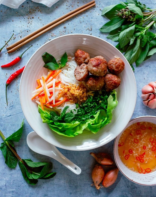 Legions Cooking Place – Vietnamese meatballs with lime rice